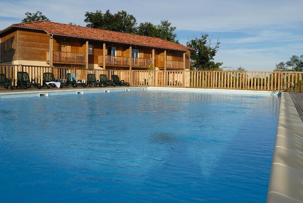 Madame Vacances - Residence Du Golf D'Armagnac Eauze Zimmer foto