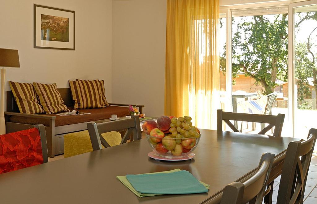 Madame Vacances - Residence Du Golf D'Armagnac Eauze Zimmer foto